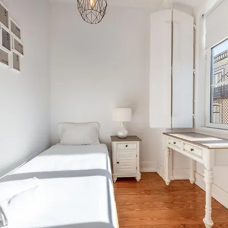 Sunny Downtown Apartment By Guestready *