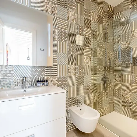 Apartment Sunny Downtown Apartment By Guestready Lisbon
